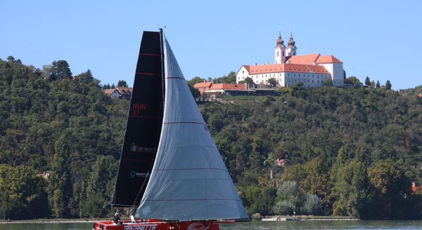 A Quantum Sails Trentasette nyerte a Félszigetkerülő Széchenyi István Emlékverseny Kékszalag Port Nagydíjat