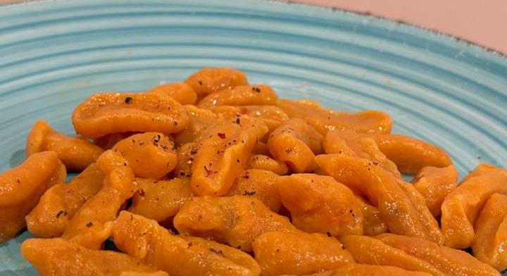Sütőtökös gnocchi hibiszkuszmézzel