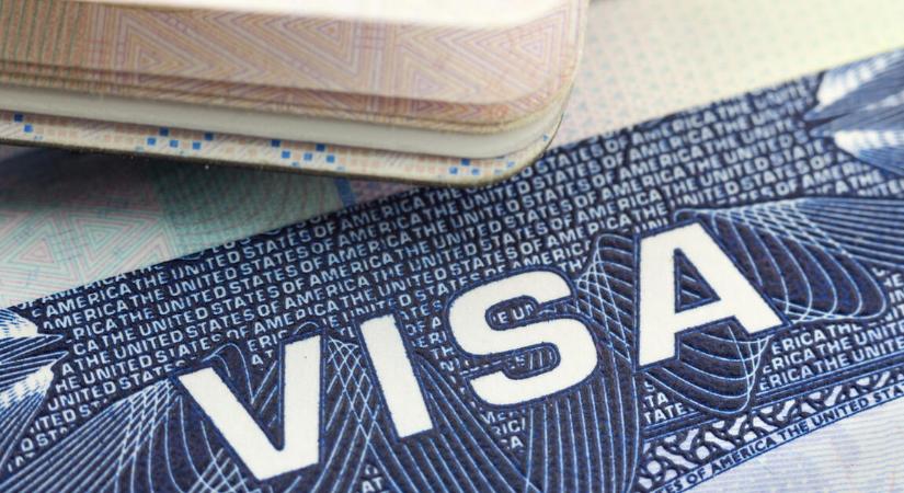 Trump leeresztette a vasfüggönyt, évente 33 millió forintot kér egy munkavállalói vízumért