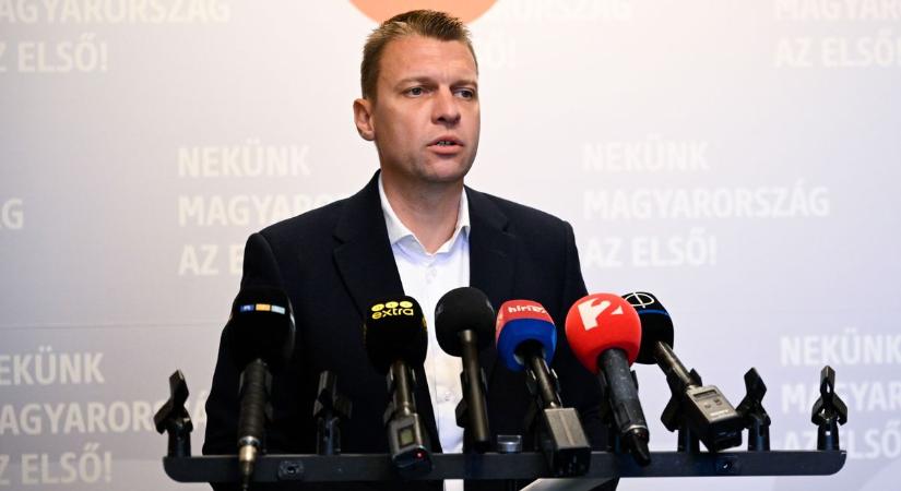 Menczer Tamás elmondta, milyen is Magyar Péter zászlaja