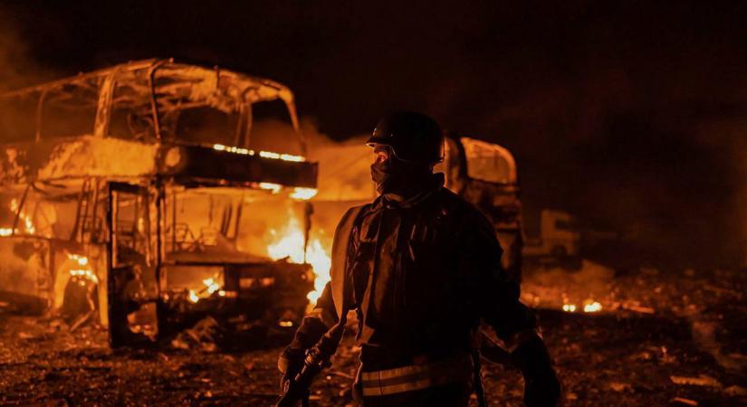 Brutális támadást indítottak az oroszok Ukrajna ellett az éjszaka: több mint 140 drónt és légibombát vetettek be – halottak is vannak