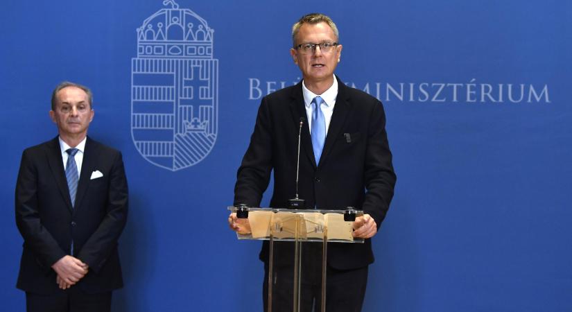 Rétvári Bence: Elfogadhatatlan, hogy egy politikus fegyverrel ment civilek közé