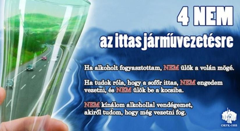 Eltiltották őket a járművezetéstől, mégis volán mögé ültek – előtte még a szeszes üveget is meghúzták...