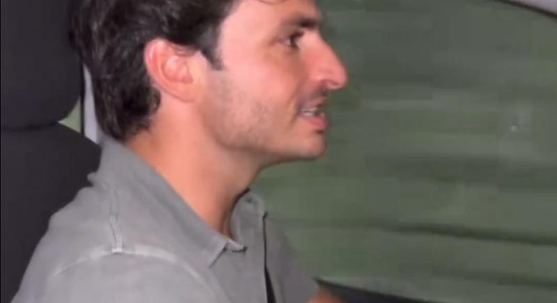Carlos Sainz vitte haza Leclerc-t a bakui verseny után