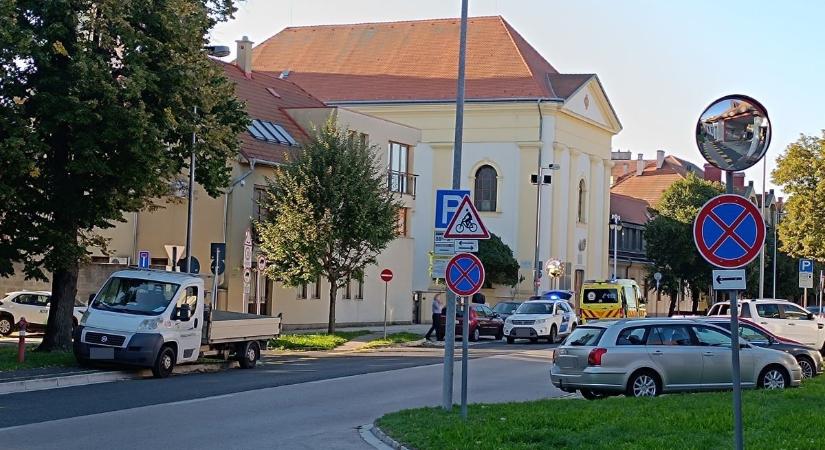 Baleset történt Győrben, teherautó és kerékpáros ütközött