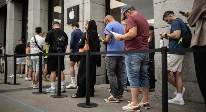 Jövőre jöhet az első, egymillió forintnál is drágább iPhone