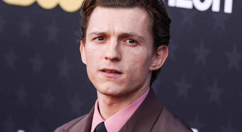 Tom Holland megsérült a Pókember-film forgatásán, kórházba kellett szállítani