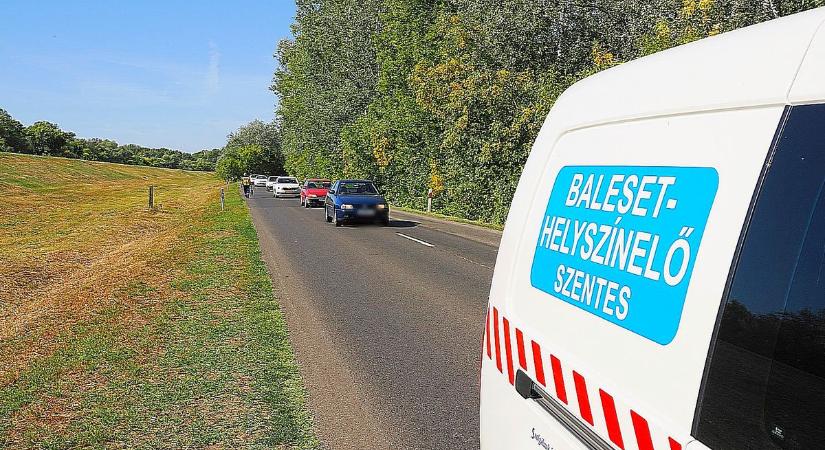 Elszabadult lucernabálák miatt történt baleset – galériával