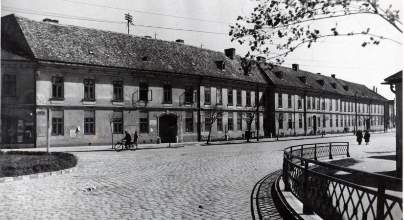 A nagy autókirándulás: 150 osztrák gépkocsi lepte el Győrt