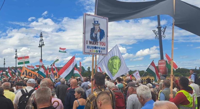 Békemenetre Nemzeti menet Magyar Péterék válasza