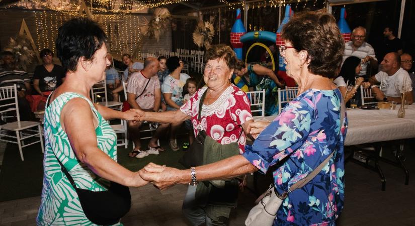 „Igény van az ilyen rendezvényekre” – Óriási sikerrel debütált az első szüreti kultúrmustra – képekkel