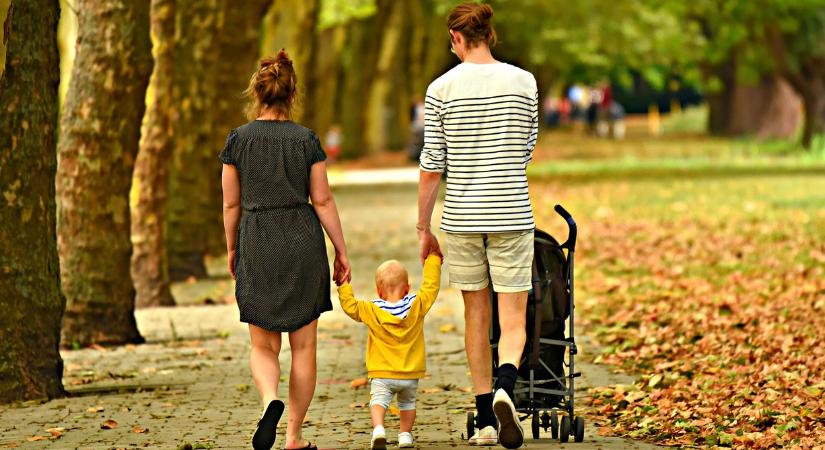 Családi pótlék: hamarosan megérkezik az októberi utalás