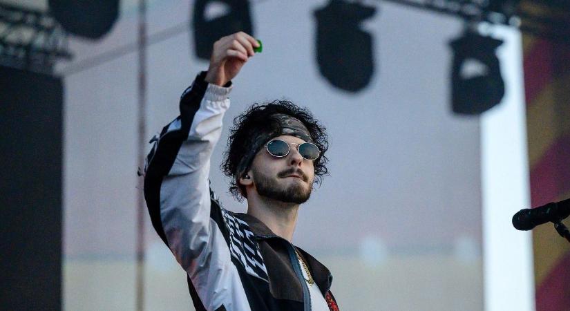 Azahriah bejelentette, hogy 2026-ban ismét Európa turnéra indul