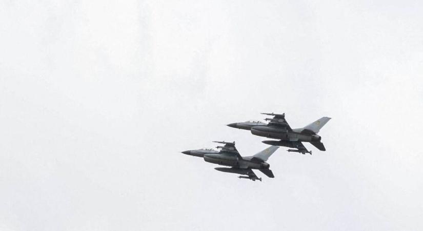 Ezt látni kell: felszálltak az ukrán F–16-osok, és brutális csapást mértek az orosz rakétákra (VIDEÓ)