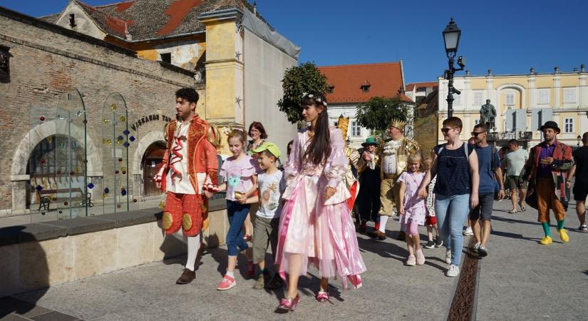 A győri Vaskakas királyi piknikkel várta titkos társaságának tagjait