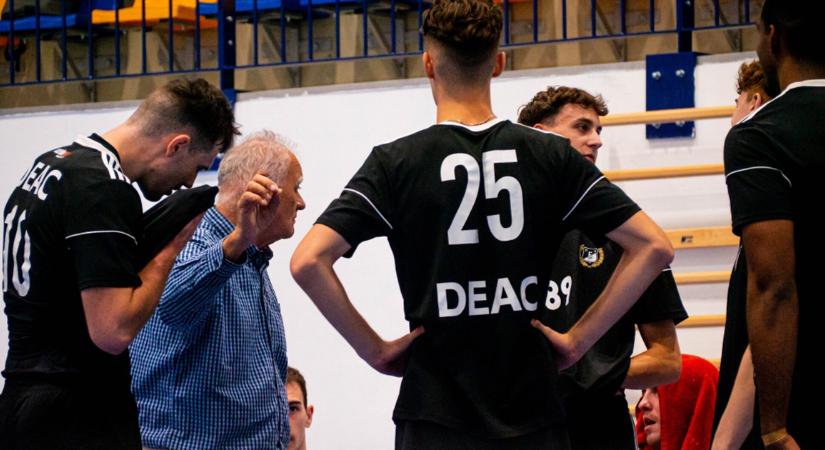 Kiélezett meccseken maradtak alul a DEAC férfi röpisei
