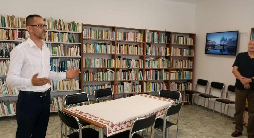 Az önkormányzat saját erőből újította fel a könyvtárat Szilsárkányban