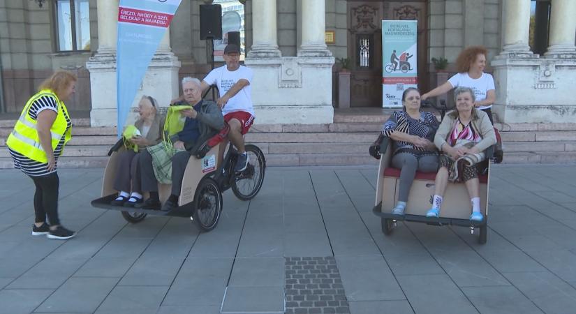 Biciklivel az Alzheimer világnapon