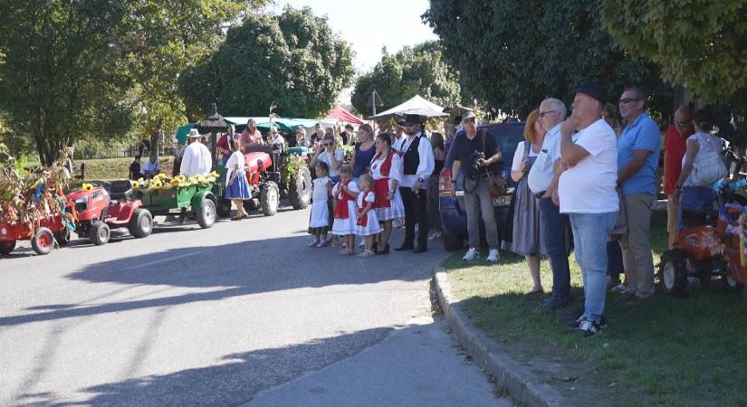 Szüreti Napot tartottak szombaton Dunakömlődön