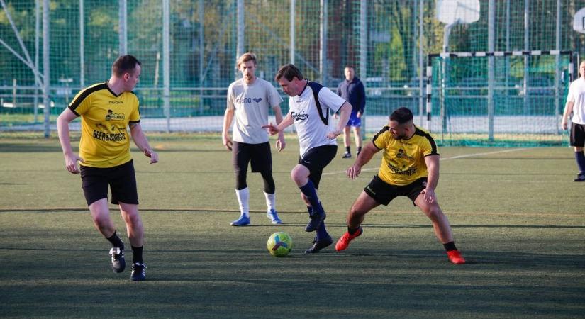 Potyogtak a gólok a szolnoki focibajnokságban