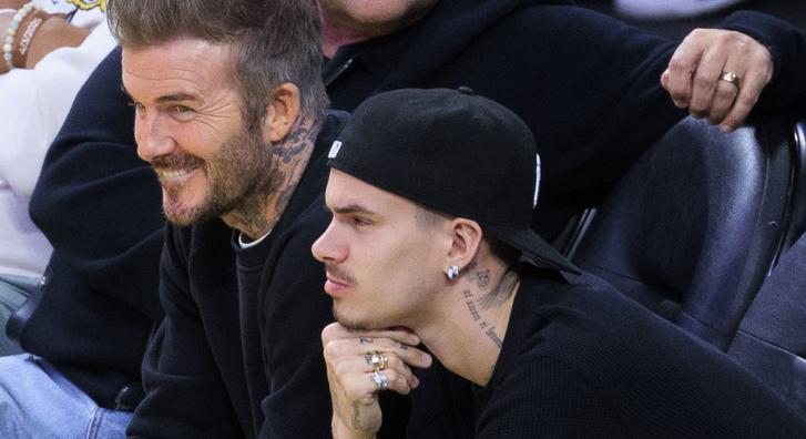 Így vonult a Londoni Divathét modelljeként David és Victoria középső fia, Romeo Beckham