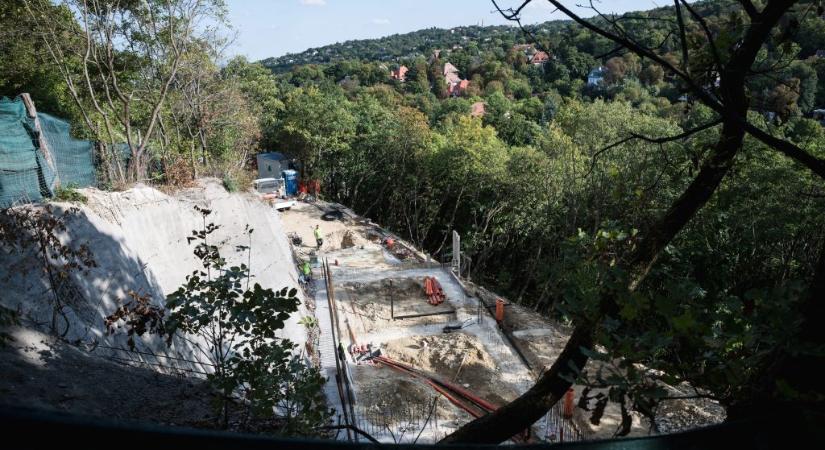 Baráti ingatlanozás a legdrágább utcában: Pokorni főtanácsadójának feleségénél landolt az önkormányzati telek