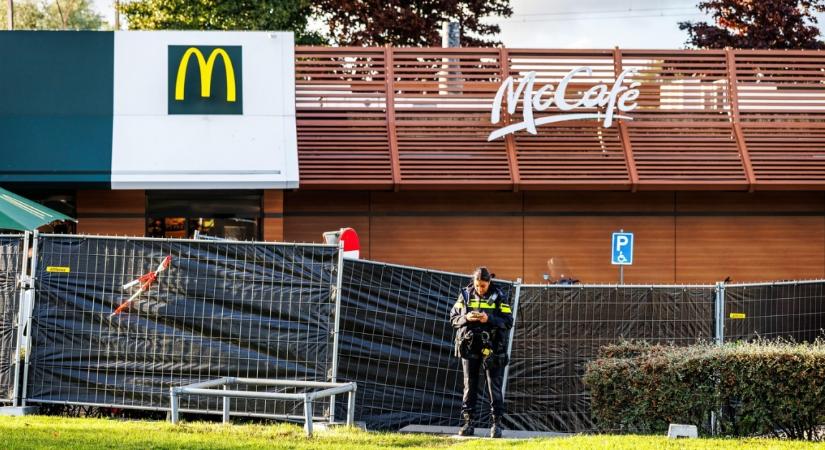 Közvetlenül a McDonalds előtt: rendőrök lőttek le egy tinédzsert - Fotók
