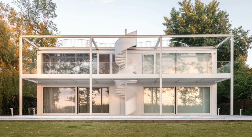 Fehér struktúra a természet tükrében – Ikernyaraló a Balaton partján