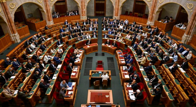 A digitális eszközök káros hatásairól is tárgyal a parlament