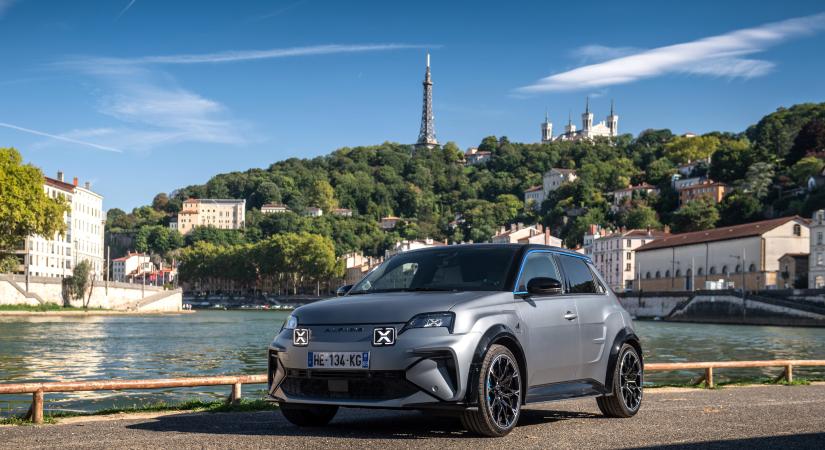 70 éves az Alpine: újdonságok és villanyautós jövőkép a Lyon Motor Show-n