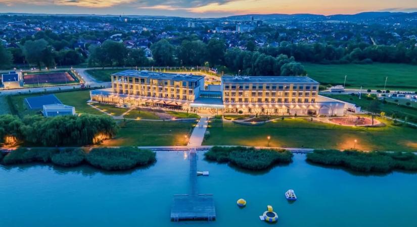 SZÁLLODÁK ÉJSZAKÁJA: Sirius Hotel**** superior Keszthely – tematikus körbevezetés, welcome drink, 2025. október 10-11.