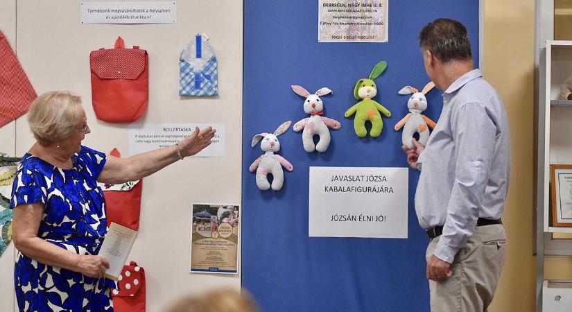 Fogyatékkal élők kézműves termékeiből nyílt kiállítás Józsán