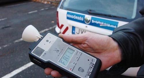 Annyira részeg volt a sofőr, hogy még a rendőröket is meglepte