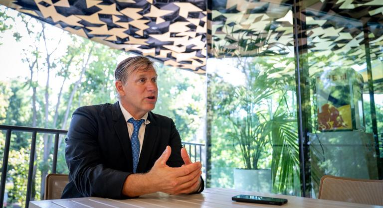 Orbán Viktor politikája működik, de Amerikában röhögve elutasítanák – kaliforniai kormányzójelölt az Indexnek