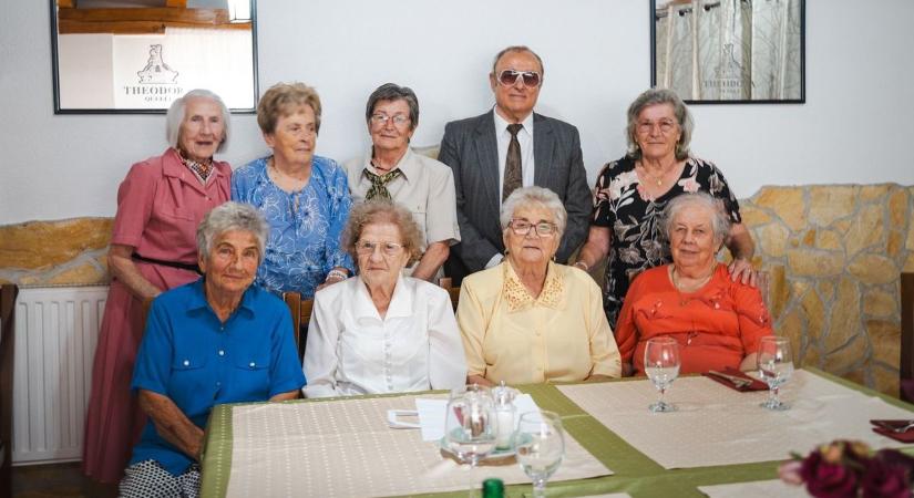 68 éve érettségizek Pápán, ismét találkoztak