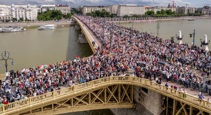Létszámháború október 23-án: Orbán Békemenete vs. Magyar Péter Nemzeti Menete – ki jön ki győztesen? Az elemző válaszol