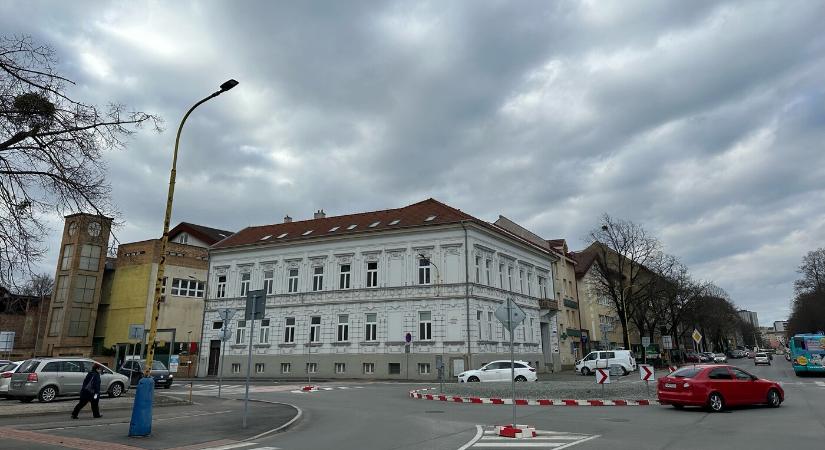 Bombariadó a kassai vasúti kórházban – több száz embert evakuáltak