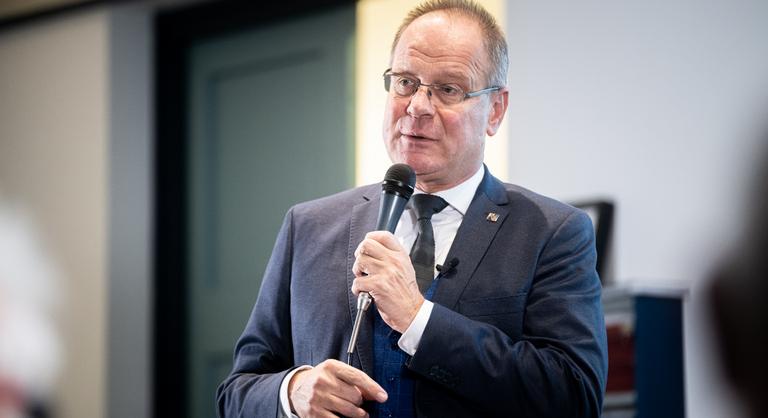 Navracsics Tibor: Egy különösen mocskos és aljas választási kampány előtt állunk