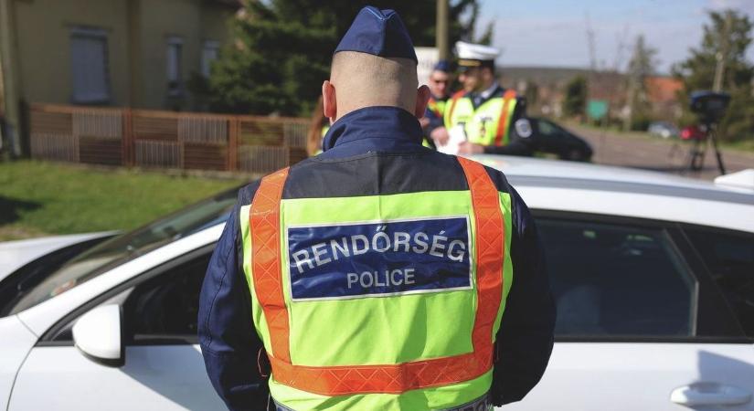 Másfél milliós büntetést szórtak ki a rendőrök Hajdúnánásnál, fotókon a hajmeresztő mutatvány
