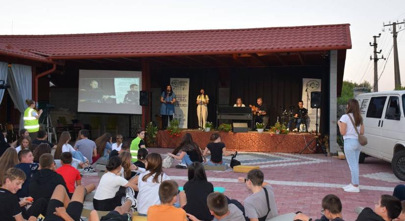 KRISZ Ifjúsági csendesdélután Tiszakeresztúrban - Szeress és szolgálj