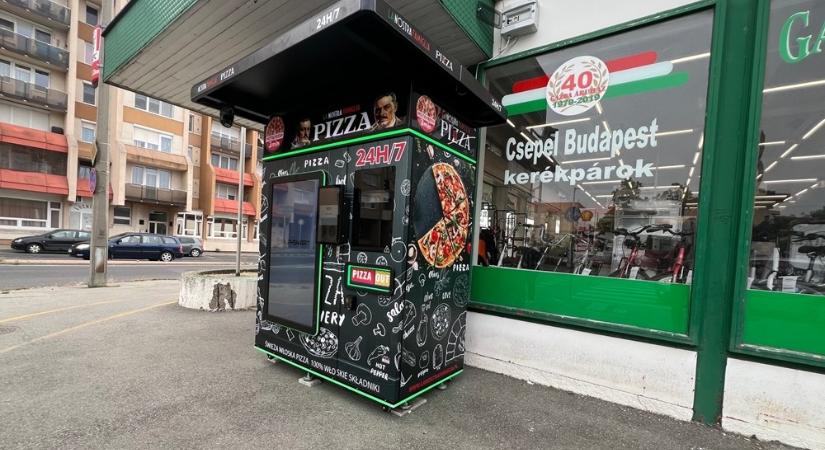 Ember a gép ellen - Pizza automata jelent meg a szombathelyi belvárosban