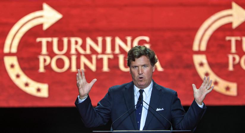 Tucker Carlson azt sugallta Charlie Kirk búcsúztatásán, hogy azért ölték meg, mert bírálta Izraelt