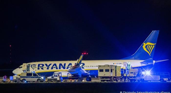 Légiutas-kísérő csapódott a mennyezetnek a Ryanair járatán az óriási turbulencia miatt
