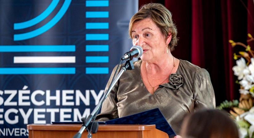 Megható pillanatok: így köszönték meg a pedagógusoknak, hogy generációkat formáltak