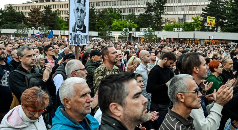 Szeptember végén a parlamentnél fognak tüntetni a szakszervezetek