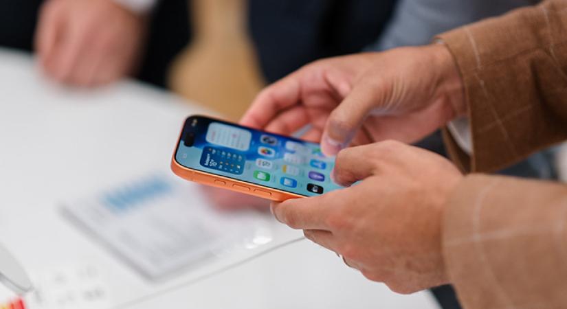 Sokan kíváncsiak most erre az új telefonra: egyetlen hátoldali kamerája négy lencsét helyettesít