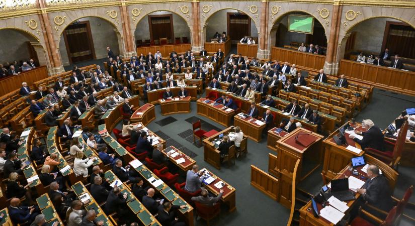 „Ennek megálljt kell parancsolni!” – adok-kapok a parlamentben