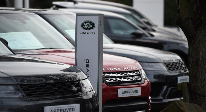 Képtelen újraindulni a Land Rover, óriási a kár