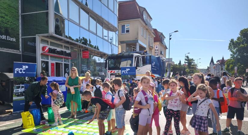 Autómentes nap Dunaszerdahelyen: új autóbuszt és tíz új buszmegállót kap a város, jelentette be a polgármester (GALÉRIA)