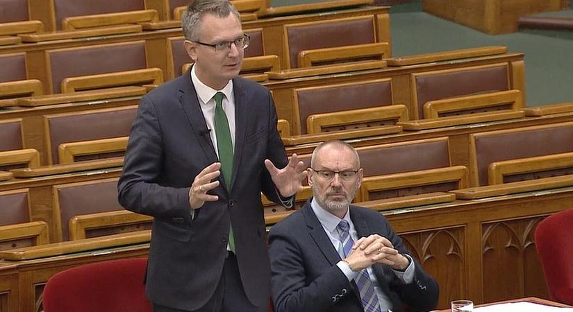 Igaz, hogy Ön egy elítélt bűnöző, de még öntől is elfogadhatatlan – mondta Rétvári Bence a vádaskodó Varju Lászlónak